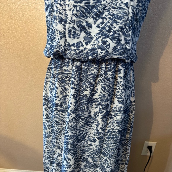 One Clothing Maxi Dress Medium Blue White Patterned Sleeveless Elastic Waist - Picture 3 of 16